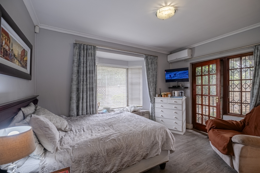 5 Bedroom Property for Sale in Summerstrand Eastern Cape